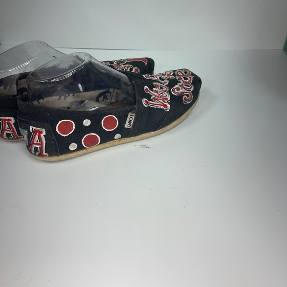 Custom Razorback TOMS | Hand-Painted Black Canvas | Women’s 8 - Picture 5 of 7